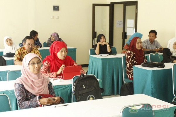 Peserta diskusi panel